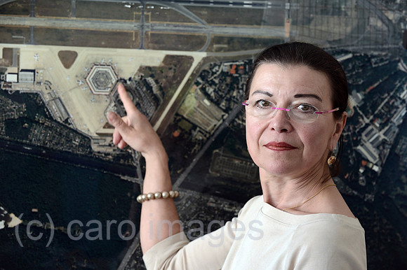 0MW120524D003CARO.JPG