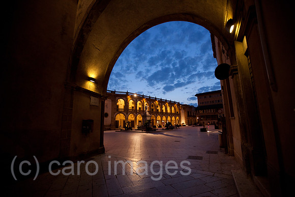 0SH110526D002CARO.JPG
