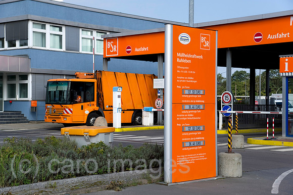 EBS11092203CARO.JPG
