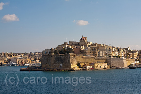 0SP091127D288CARO.JPG