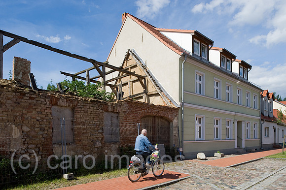 0CE100903D028CARO.JPG