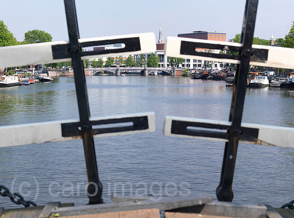 0JL120524D037CARO.JPG