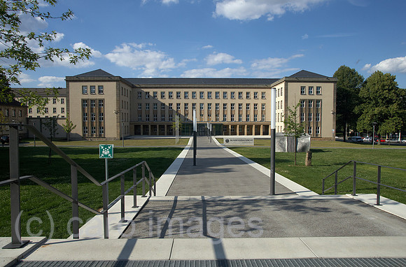 00R120812D123CARO.JPG