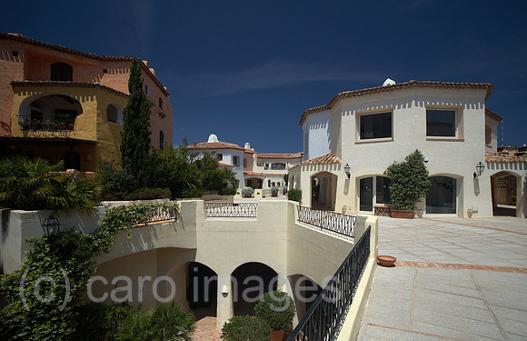 00R120524D064CARO.JPG