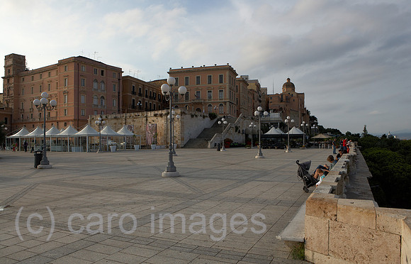 00R120529D006CARO.JPG