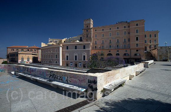 00R120530D004CARO.JPG
