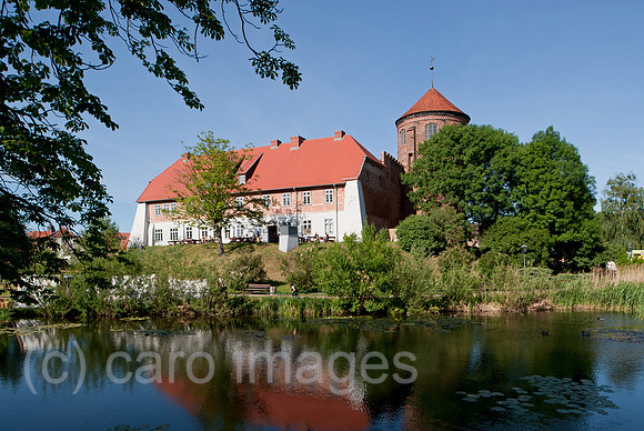 0CE110602D010CAROE.JPG
