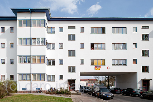 0CE110403D033CAROE.JPG