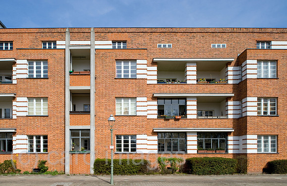 0CE110403D037CAROE.JPG