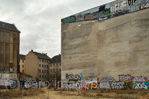 00P121229D087CARO.JPG