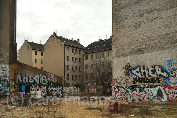 00P121229D084CARO.JPG