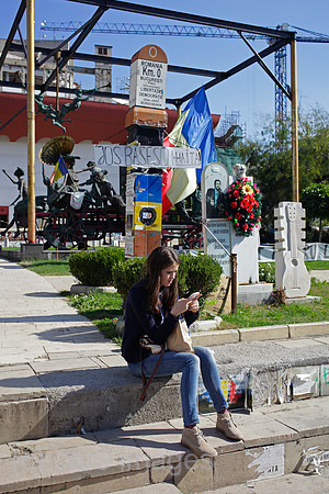 00P121009D223CARO.JPG