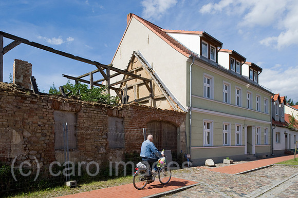 0CE100903D028CAROE.JPG