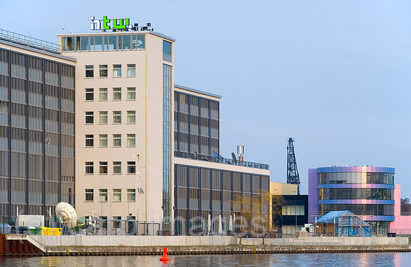 0CE100325D014CAROE.JPG