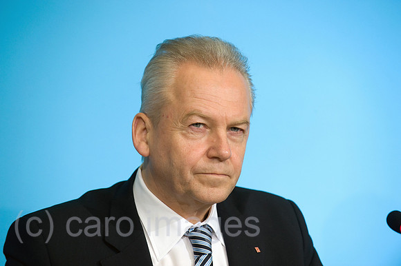 00Y100128D001CARO.JPG