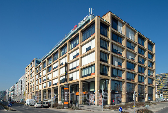 0CE150310D023CAROE.JPG