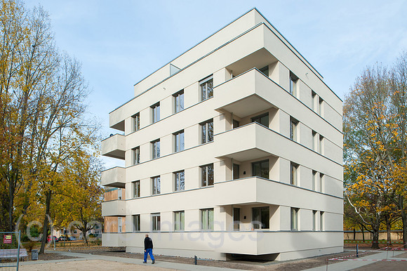 0CE141103D012CAROE.JPG