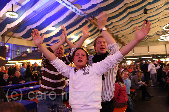 00A071030D427CAROEP.JPG