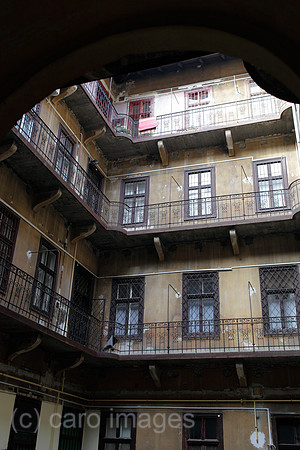 00P101019D632CARO.JPG