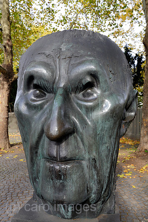 00P101028D696CARO.JPG