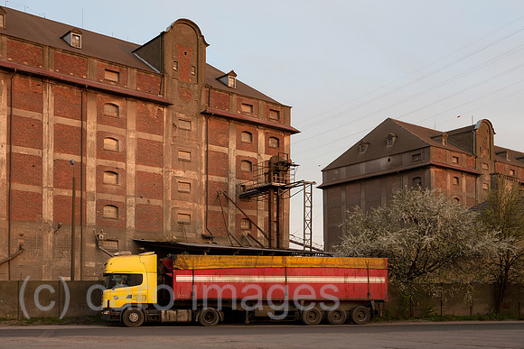 00A110429D157CAROE.JPG