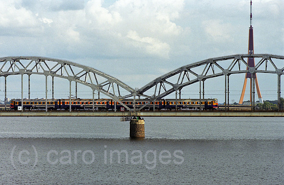 00A173102CAROE.JPG