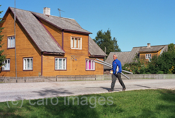 00A175017CAROE.JPG