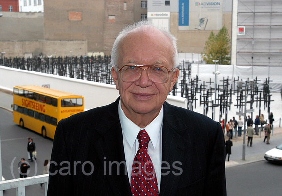 Y041103D014CARO.JPG