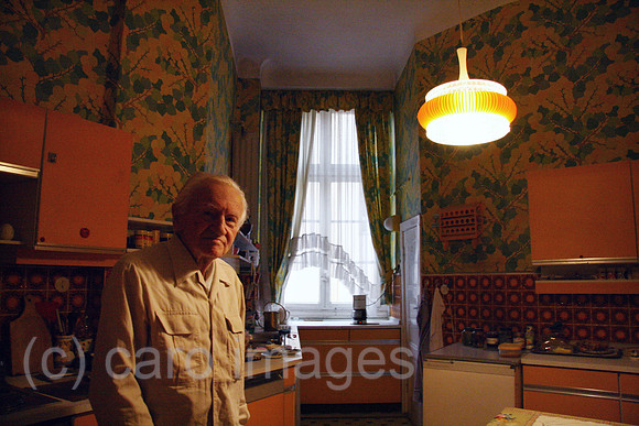 0GB061123D026CARO.JPG