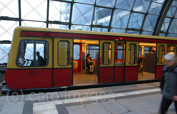 0MW051118D005CARO.JPG