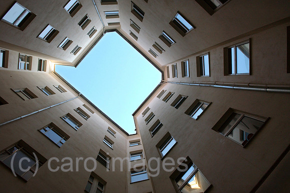 0MW051201D014CARO.JPG