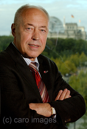 0MW050930D003CARO.JPG