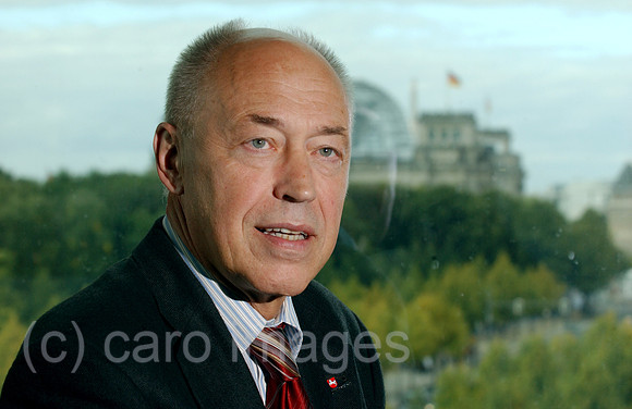 0MW050930D001CARO.JPG