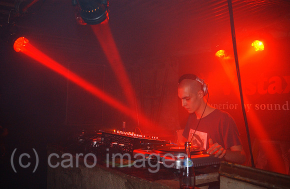 0MW041107D007CARO.JPG
