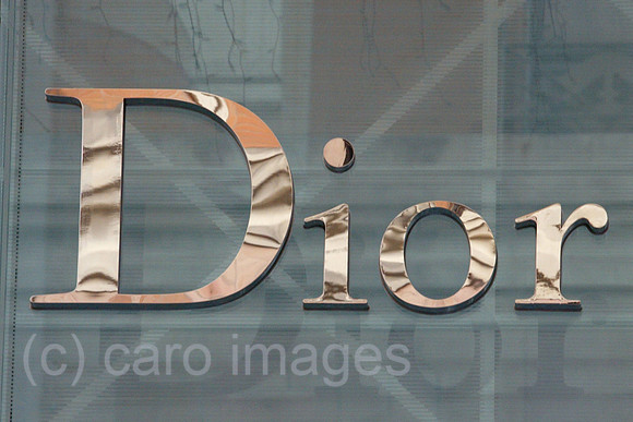 00S031211D012CARO.JPG