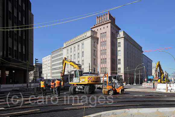 00P140312D215CAROE.JPG