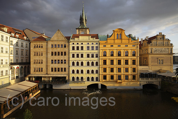 00P140817D030CAROE.JPG