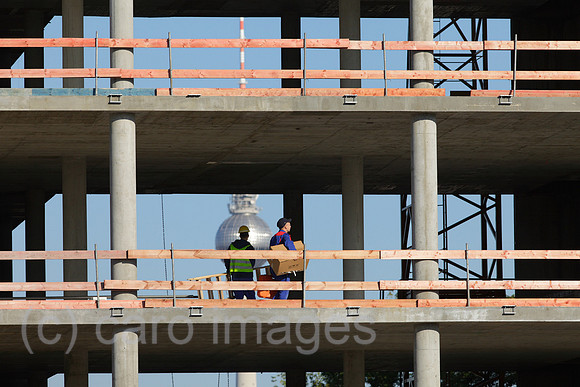 00P120813D097CAROE.JPG