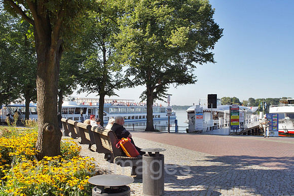 00P120814D118CAROE.JPG