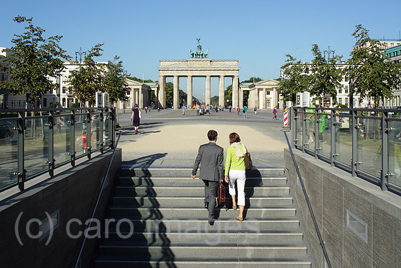 00P120814D107CAROE.JPG