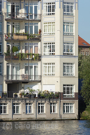 00P120813D098CAROE.JPG
