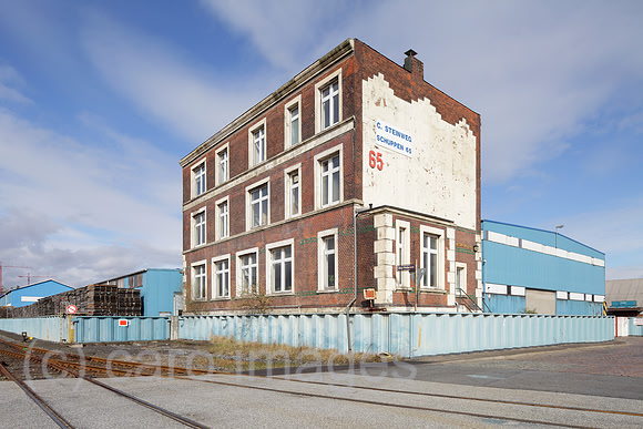 00P120331D112CAROE.JPG