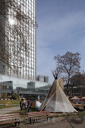 00P120327D051CAROE.JPG