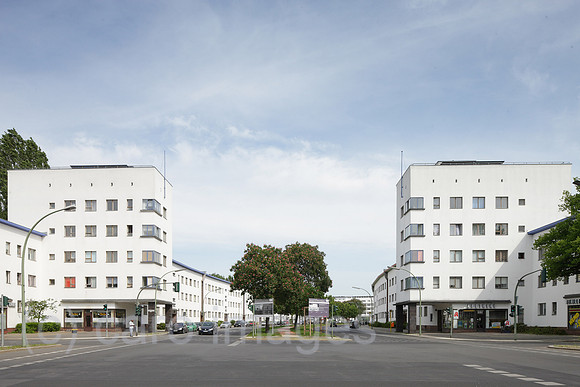 00P120521D052CAROE.JPG