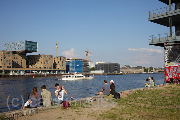 00P120804D476CAROE.JPG