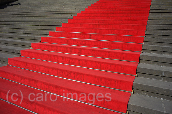 00P120423D068CAROE.JPG