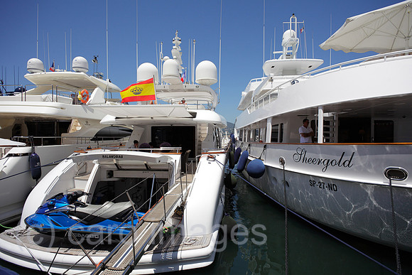 00P120626D215CAROE.JPG
