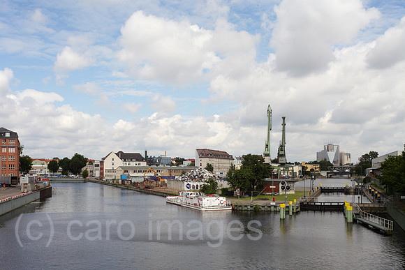 00P120808D025CAROE.JPG