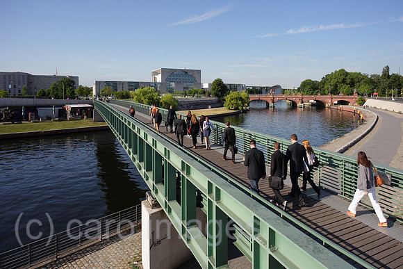 00P120611D145CAROE.JPG