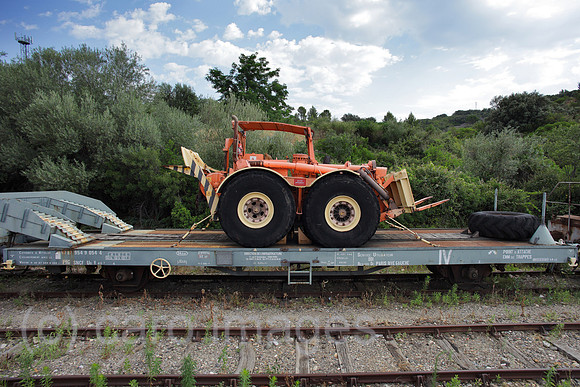 00P120704D281CAROE.JPG